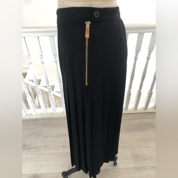 C H A U S, black pleated midi skirt. - Picture 4 of 11